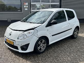 skadebil auto Renault Twingo 1.2 Authentigue VASTE PRIJS! 2009/11