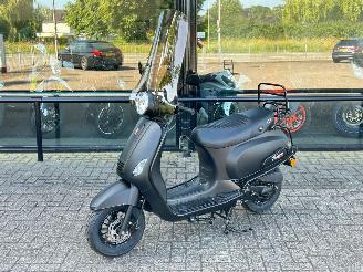 Schade scooter GTS  Toscana Nieuw! 2024/12