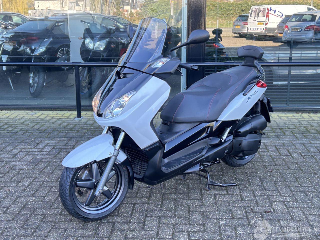 Yamaha XMAX 125 