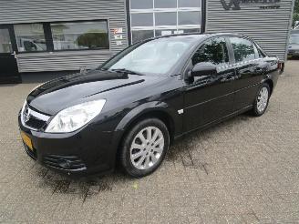 Schadeauto Opel Vectra 2.2-16V Cosmo sedan 2006/3