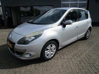 damaged passenger cars Renault Scenic 1.5 DCI Dynamique 2011/7