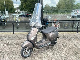 Schade scooter Vespa  LX 50 4T 2011/1