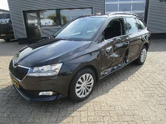 damaged passenger cars Skoda Fabia Combi 1.0 TSI Ambition 2020/2