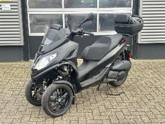 danneggiata motocicli Piaggio MP3 300 HPE 2024/10