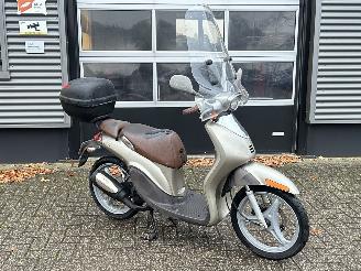 krockskadad bil bromfiets Yamaha  Why 50 2000/6