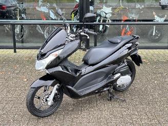 krockskadad bil motor Honda PCX 125  2011/3