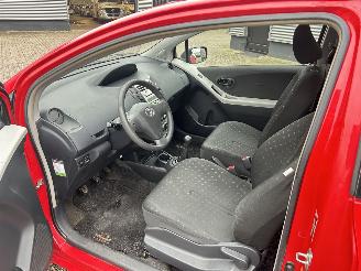 Toyota Yaris 1.0 VVTi + picture 9