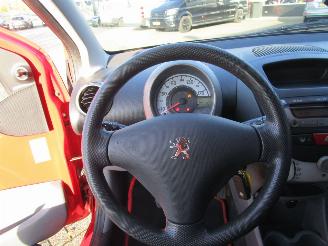 Peugeot 107 1.0-12V XS 5drs picture 14