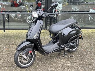 skadebil bromfiets Vespa  Sprint 50 4T 2018/6