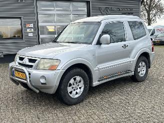 Vaurioauto  passenger cars Mitsubishi Pajero 3.2 DI-D GLS Automaat 2003/6