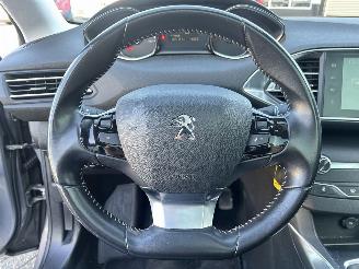 Peugeot 308 SW 1.2 PureTech Blue Lease Premium picture 15