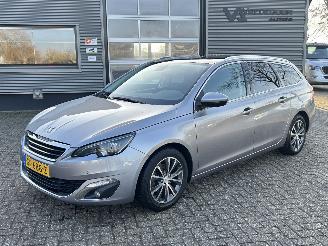 Damaged car Peugeot 308 SW 1.2 PureTech Blue Lease Premium 2015/6