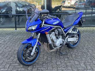 uszkodzony motocykle Yamaha FZS 1000 Fazer 2001/8