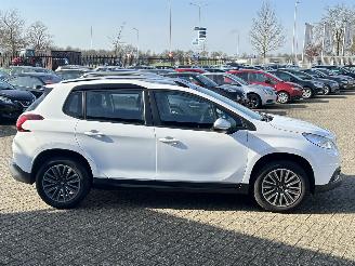 Peugeot 2008 1.2 PureTech Blue Lion picture 6