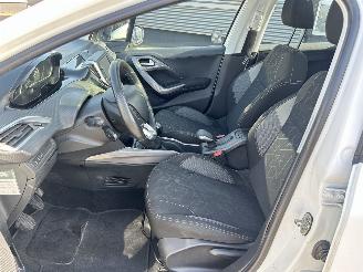 Peugeot 2008 1.2 PureTech Blue Lion picture 10