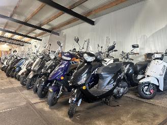 krockskadad bil bromfiets Overige  Partij 58 scooters 2026/1