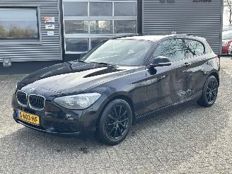 krockskadad bil auto BMW 1-serie 114i 3drs 2013/12