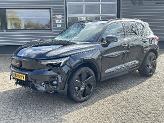 Voiture accidenté Volvo EX40 Single Motor Extended Range Ultra Black Ed. 82kWh 2025/1