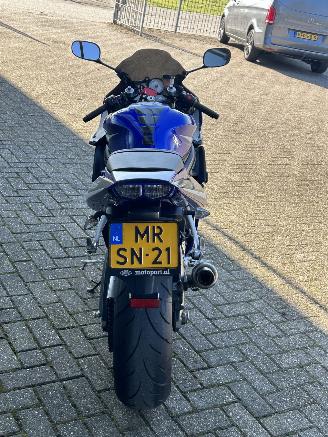 Yamaha YZF - R6  picture 4