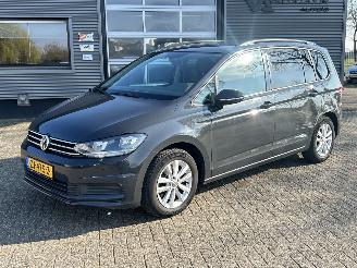 Coche accidentado Volkswagen Touran 1.6 TDI SCR Highline Automaat 7persoons 2016/10