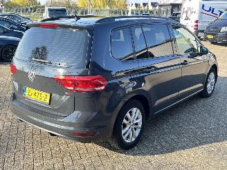 Volkswagen Touran 1.6 TDI SCR Highline Automaat 7persoons picture 5