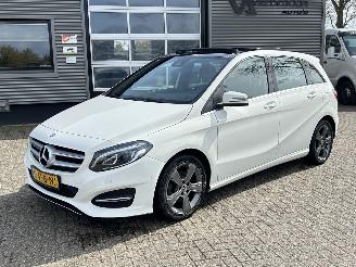 skadebil auto Mercedes B-klasse 200 d Ambition 2017/3