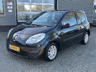 skadebil auto Renault Twingo 1.2 Night & Day 2009/6