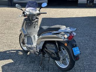 Kymco  People S picture 3