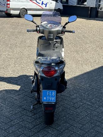 Kymco  People S picture 4