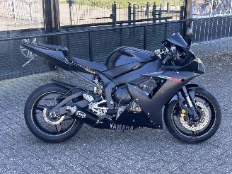Yamaha YZF -R1  picture 2