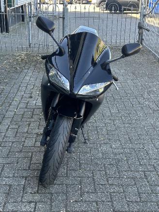 Yamaha YZF -R1  picture 8
