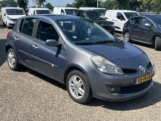 Renault Clio 1.6-16V Privilège picture 7
