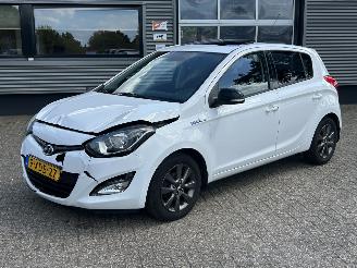 Vaurioauto  passenger cars Hyundai I-20 1.2i Go! Plus 2015/1