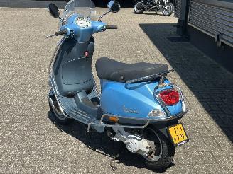 Vespa  LX 50 4T picture 3