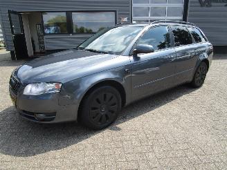 damaged passenger cars Audi A4 Avant 2.5 TDI Pro-line Business 2005/4