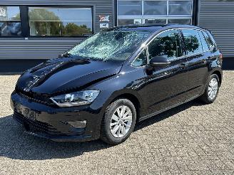Damaged car Volkswagen Golf Sportsvan 1.2 TSI Comfortline 2015/10