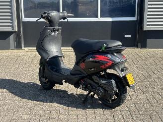 skadebil bromfiets Piaggio  Zip 50 4T 2014/6