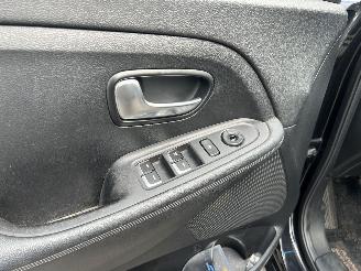 Kia Carens 1.6 DGi Comfort Pack picture 11