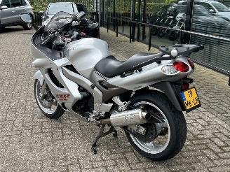 Kawasaki ZZ - R 1200  picture 3