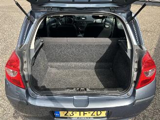 Renault Clio 1.4-16V Dynamique Comfort picture 12