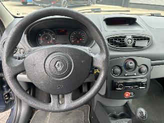 Renault Clio 1.4-16V Dynamique Comfort picture 16
