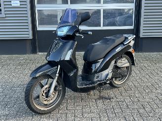 skadebil bromfiets Kymco  People S 2011/5