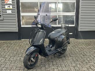 skadebil bromfiets Vespa  Sprint 50 4T 2017/8
