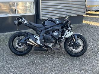Suzuki GSX-R750  picture 2