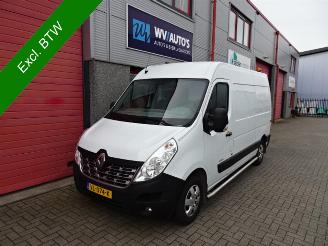 krockskadad bil bedrijf Renault Master T35 2.3 dCi L2H2 airco omvormer standkachel 2015/2