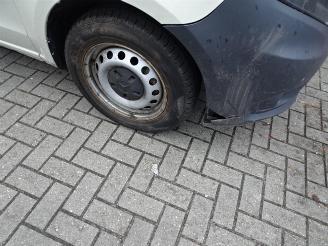 Mercedes Vito 111 CDI 118239 km !!!!!!!!! rijdbare schade picture 14