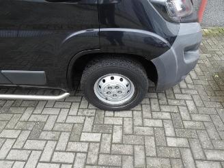 Peugeot Boxer 330 2.2 HDI L2H2 XR 3 zits airco picture 24