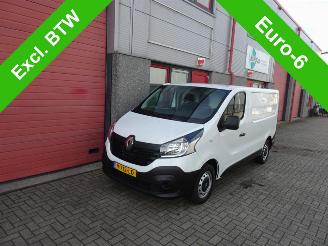 krockskadad bil auto Renault Trafic 1.6 dCi T27 L1H1 Comfort 3 zits airco 2018/1