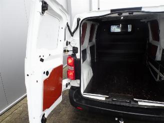 Peugeot Expert 2.0 BlueHDI 180 Standard Premium 3 zits airco 180 pk automaat picture 23