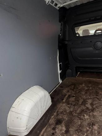Peugeot Boxer 335 2.2 BlueHDi 140 L3H2 Premium DC 5 zitplaatsen picture 9